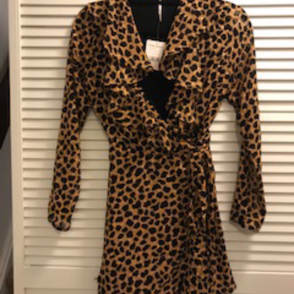 Detailed leopard flowing faux wrap dress